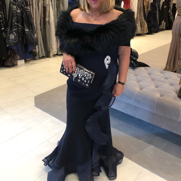 Absolutely beautiful navy blue gown. Used once mother of the groom gown - Picture 1 of 7